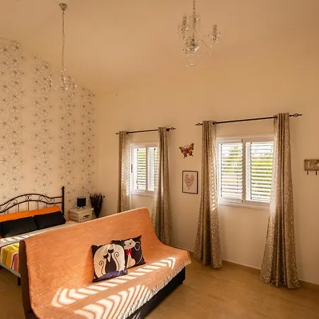 Casita Hari, Donde Tu Y Tu Tiempo Se Detienen. *