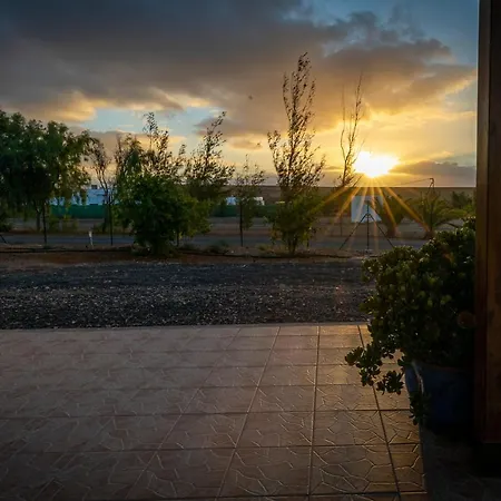 Casita Hari, Donde Tu Y Tu Tiempo Se Detienen. Tuineje