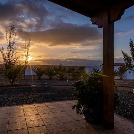 Casita Hari, Donde Tu Y Tu Tiempo Se Detienen. Tuineje